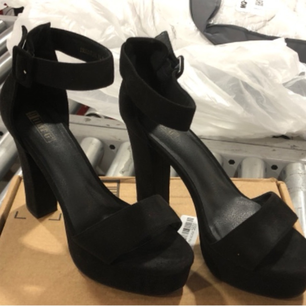 Woman 9.5 Black Platform Heels